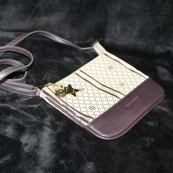 Tommy Hilfiger Handbags - Tommy Hilfiger Purse